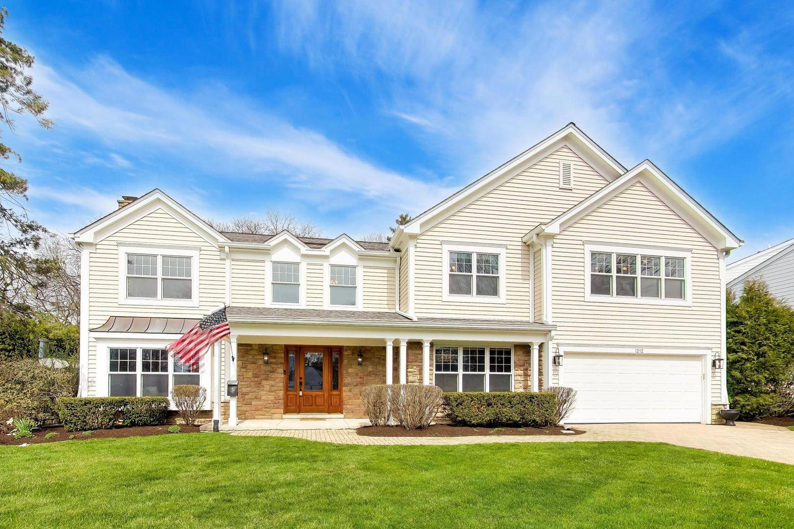 1212 W Clarendon RD, Arlington Heights, IL 60004