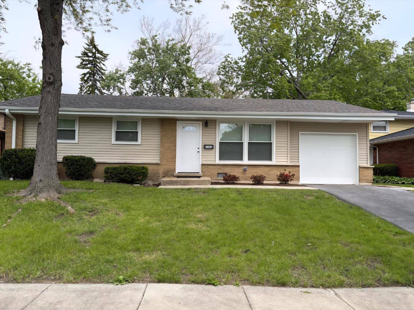 3502 Woodworth PL, Hazel Crest, IL 60429