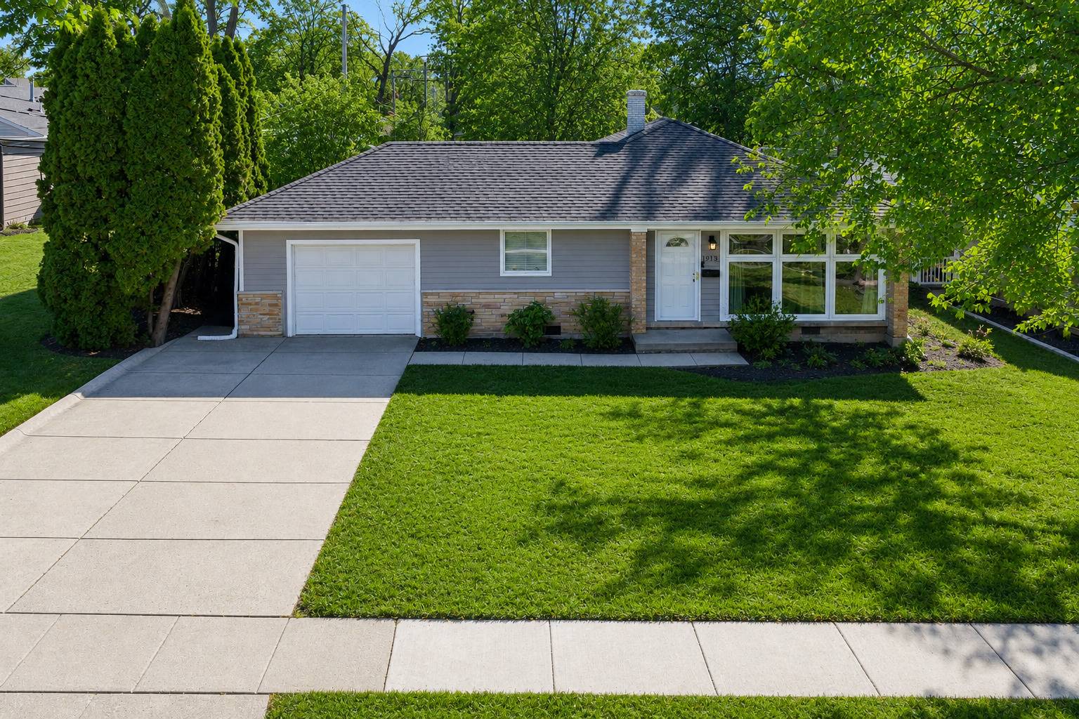 1913 Milton AVE, Northbrook, IL 60062
