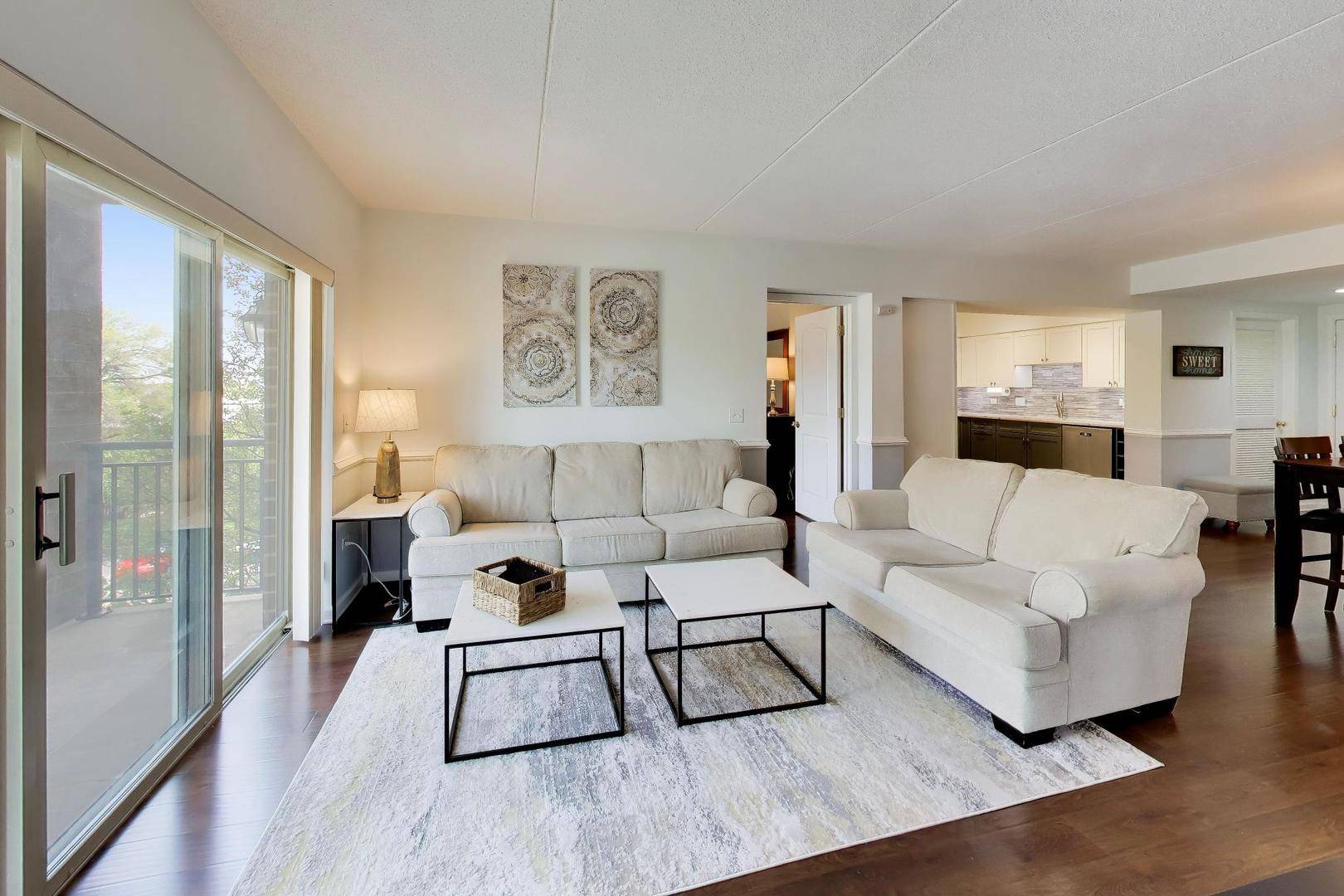 655 Perrie DR #307, Elk Grove Village, IL 60007