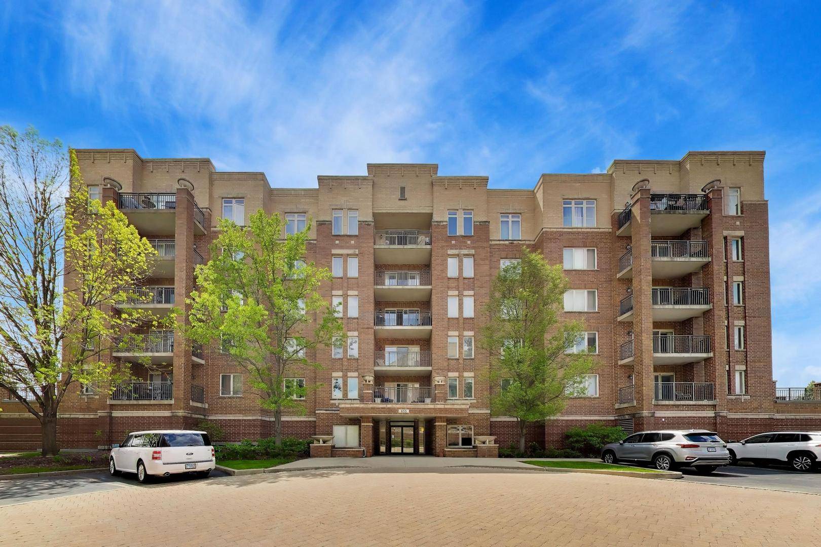 655 Perrie DR #307, Elk Grove Village, IL 60007