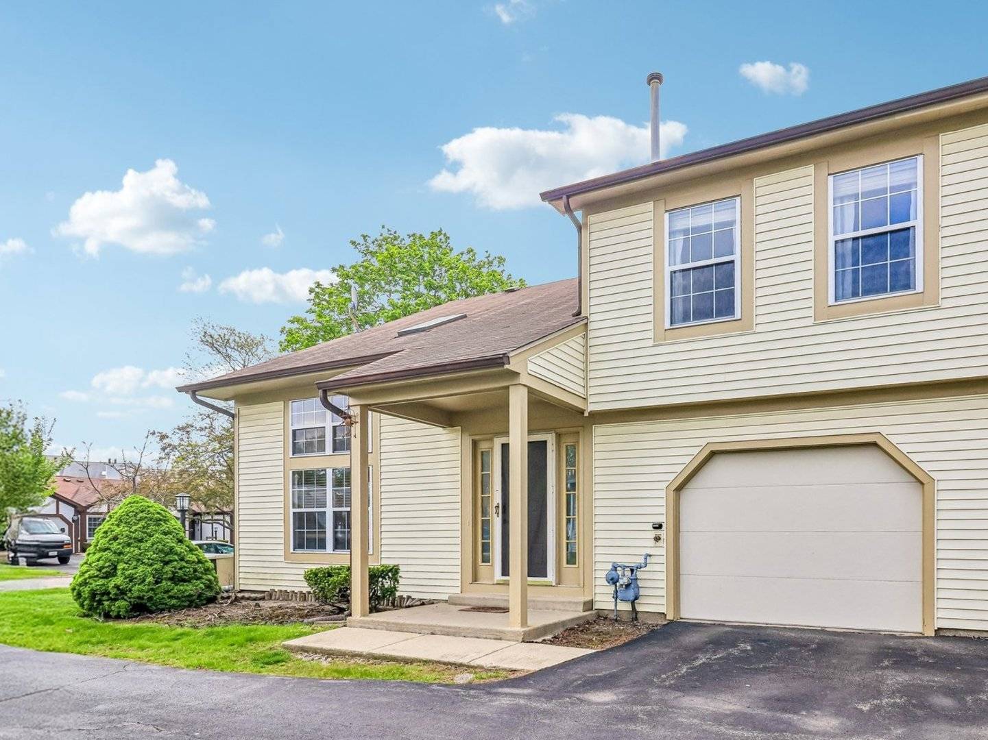 281 Whitewood DR, Streamwood, IL 60107