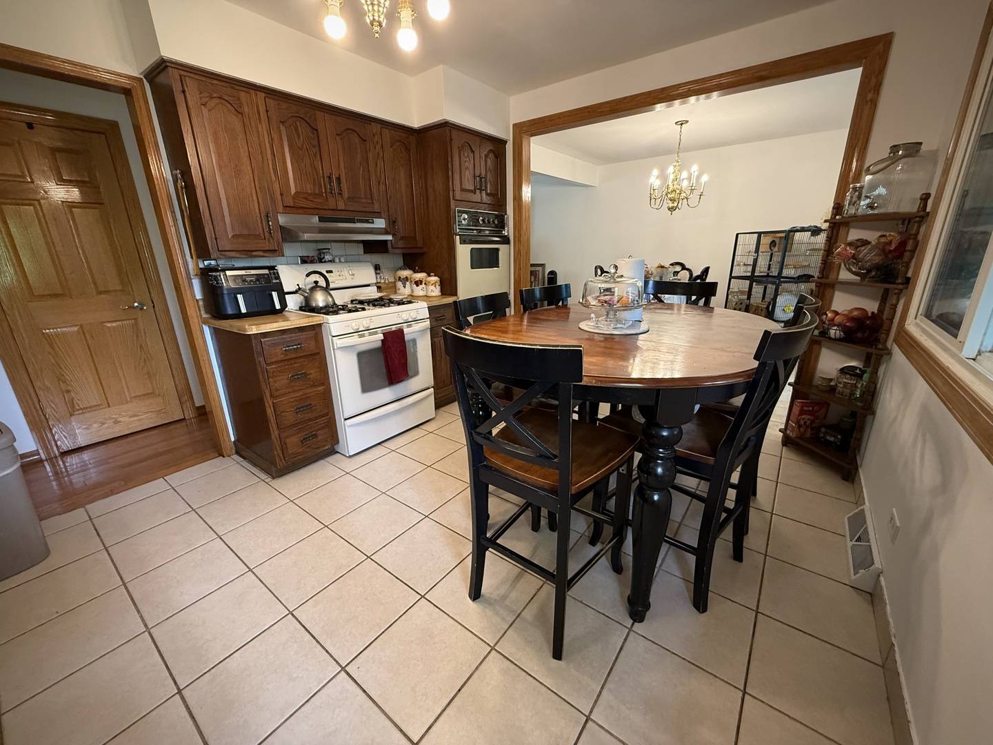1560 Pamela DR, Elgin, IL 60123