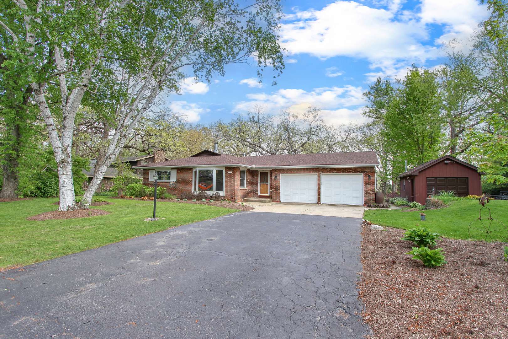 39W609 Lori LN, Elgin, IL 60124