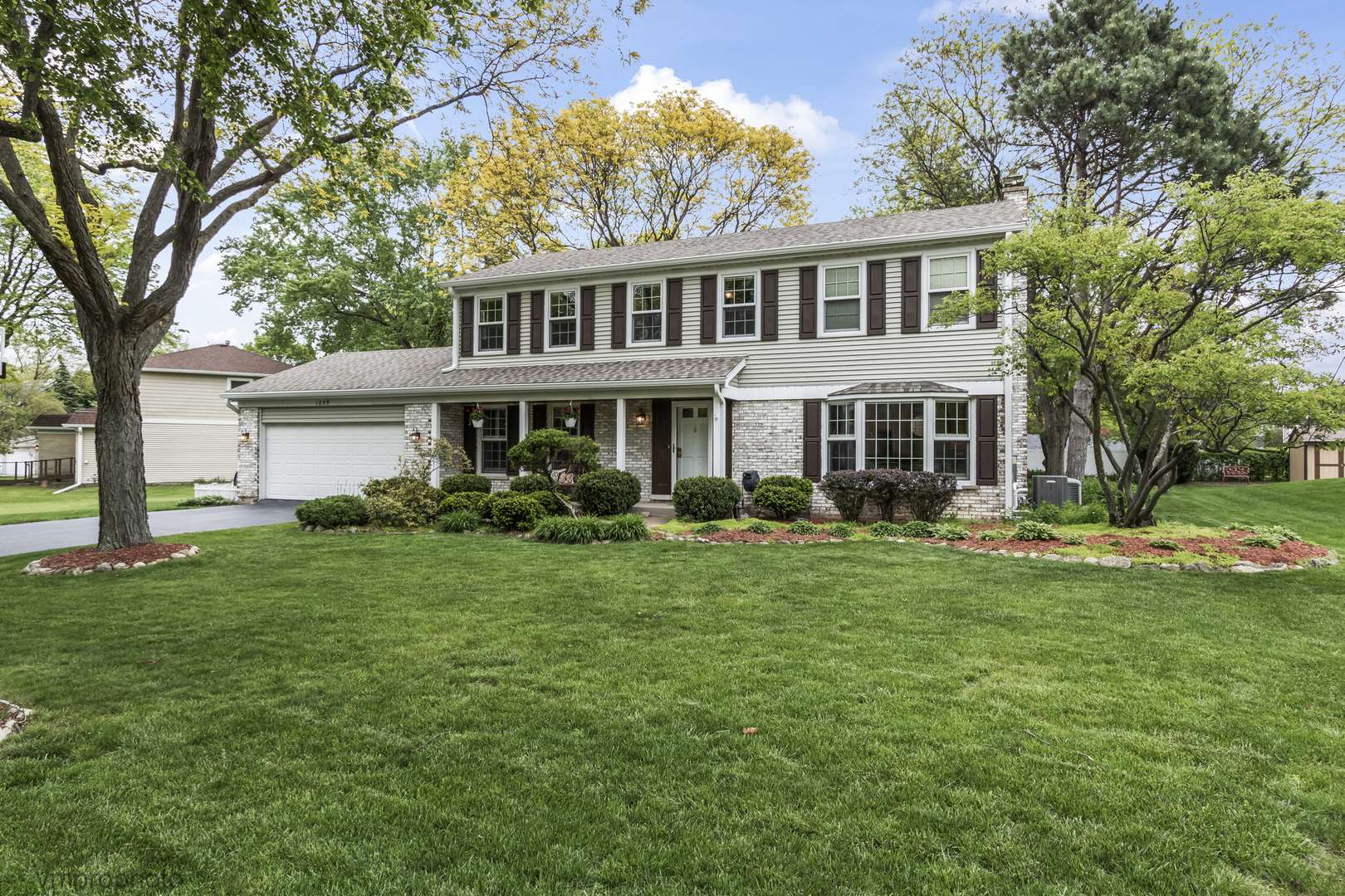 1059 W Chatham DR, Palatine, IL 60067