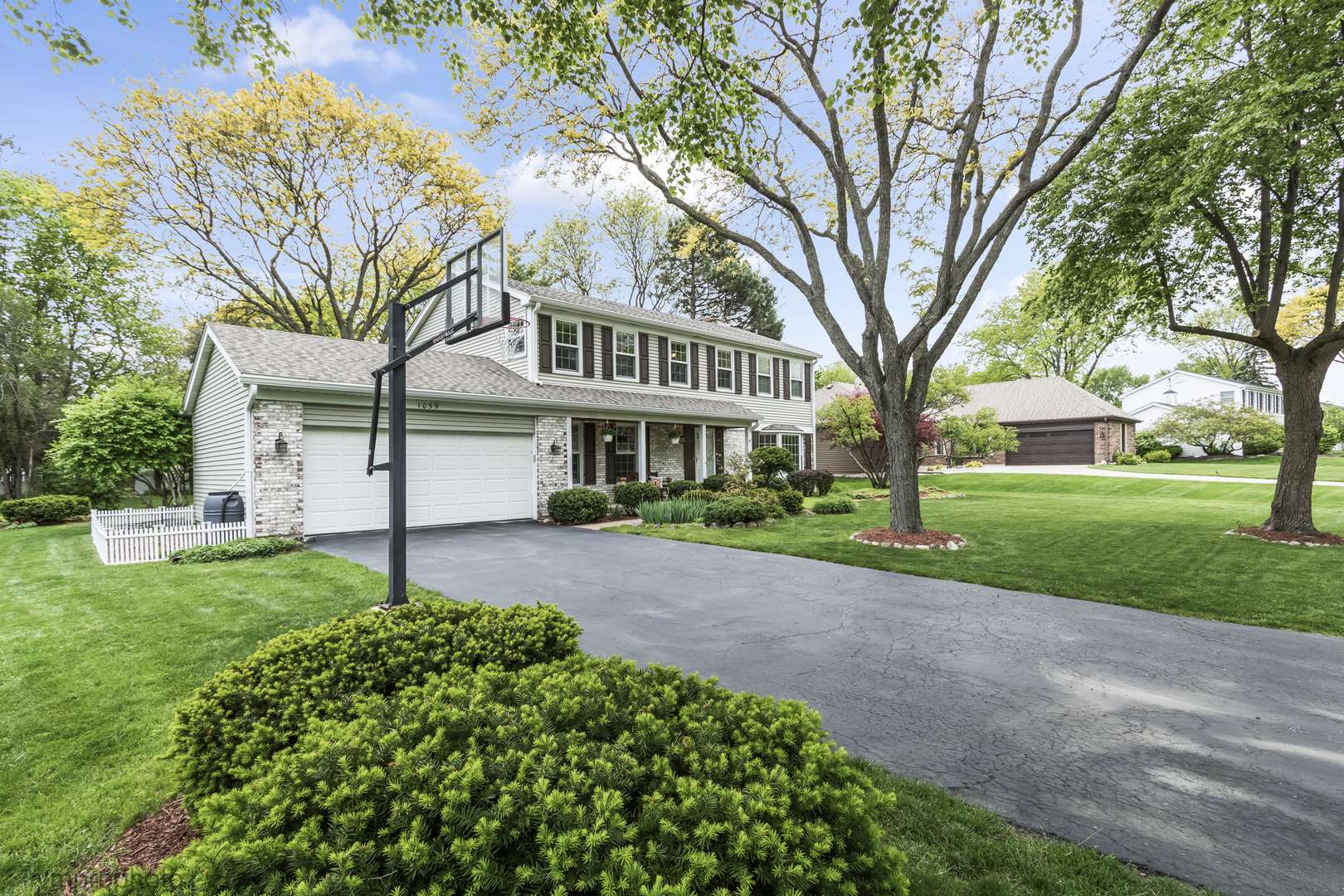 1059 W Chatham DR, Palatine, IL 60067