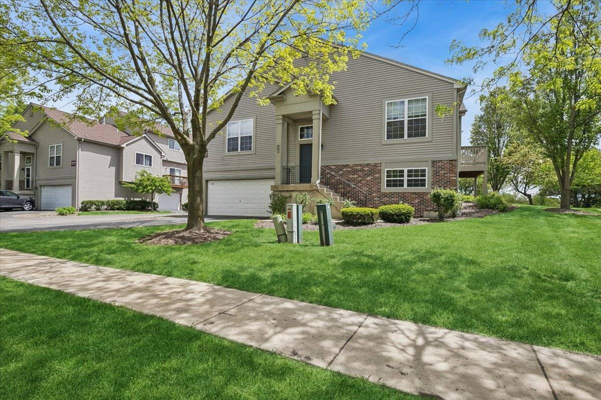 1015 Ellsworth DR, Grayslake, IL 60030
