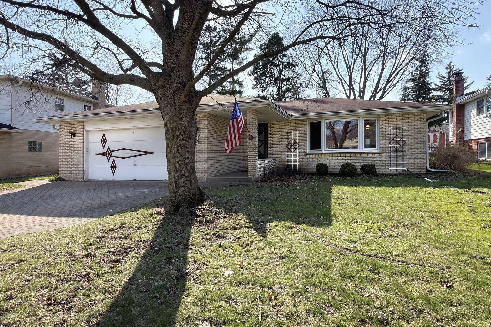 914 S Robert DR, Mount Prospect, IL 60056