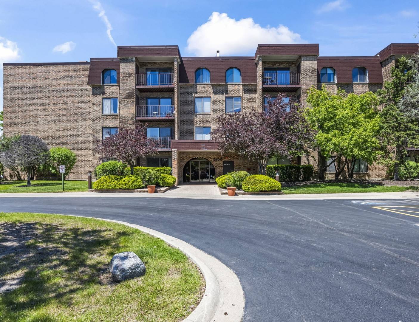 2100 Valencia DR #308B, Northbrook, IL 60062