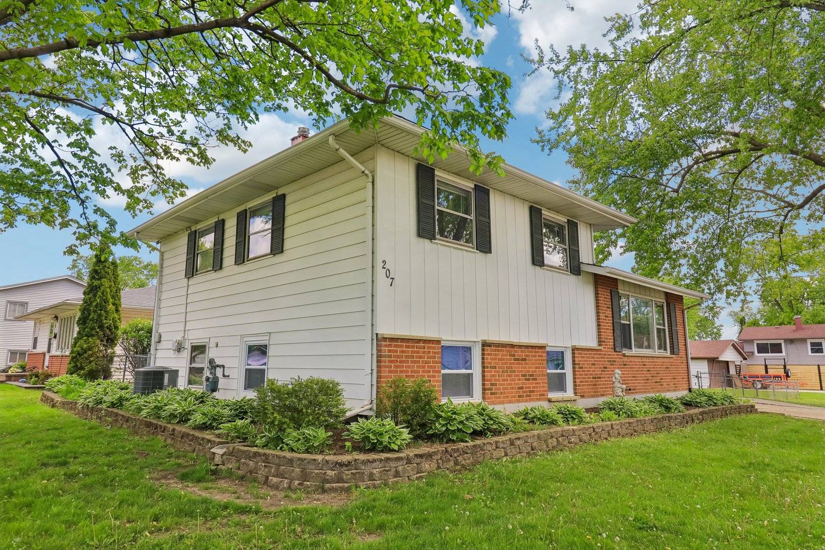 207 N Idlewild AVE, Mundelein, IL 60060