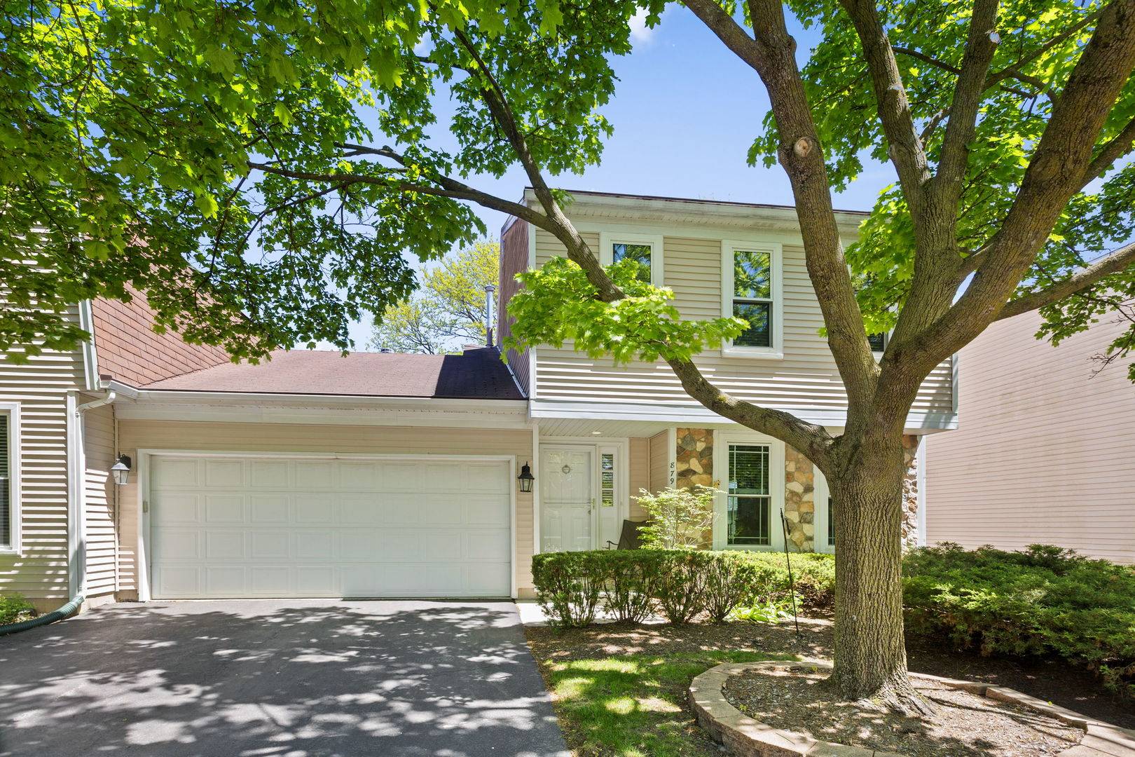 879 Burgess CIR, Buffalo Grove, IL 60089