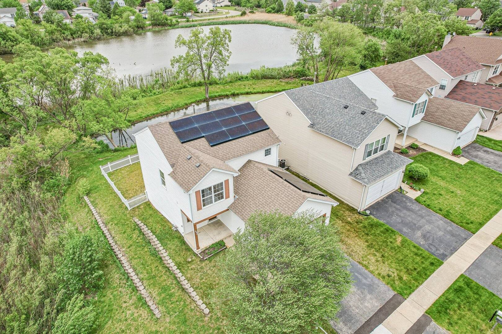 694 W Huron Hills TRL, Round Lake Heights, IL 60073