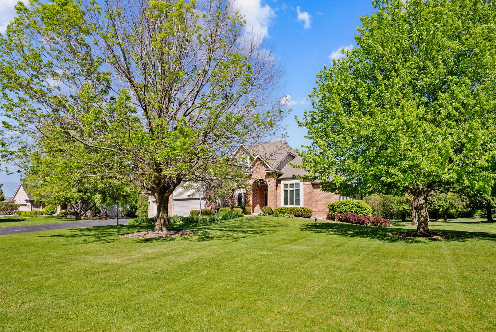 10902 Red Hawk LN, Spring Grove, IL 60081