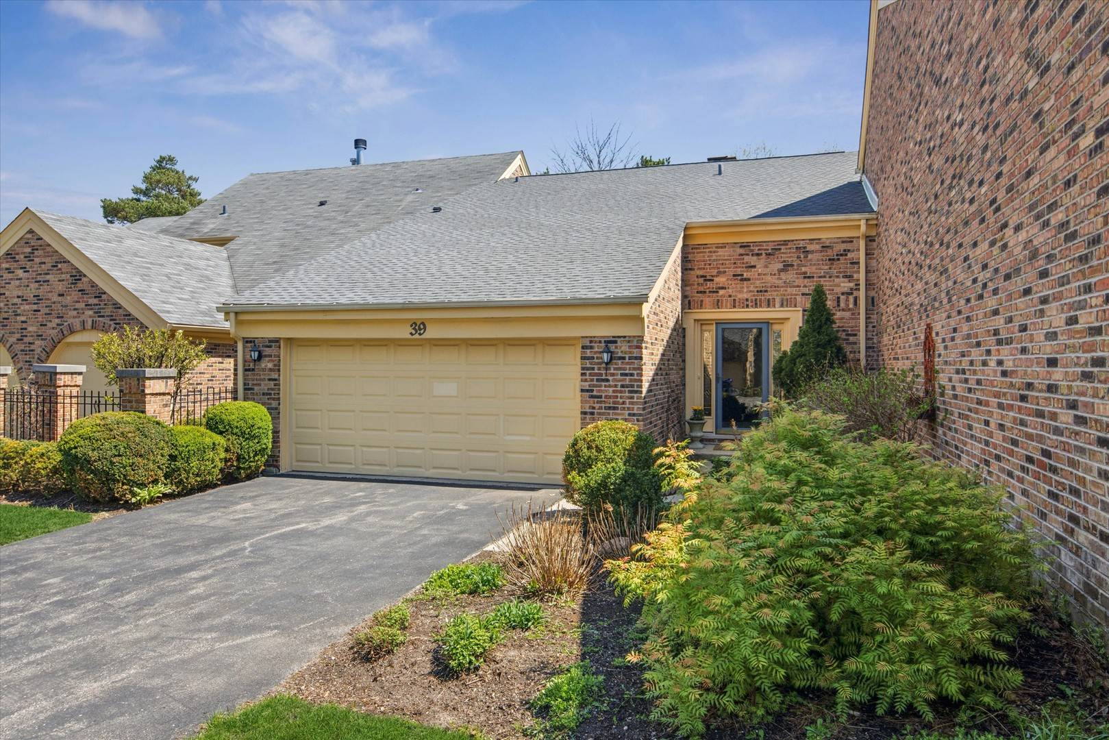 39 The Court of Cobblestone CT, Northbrook, IL 60062