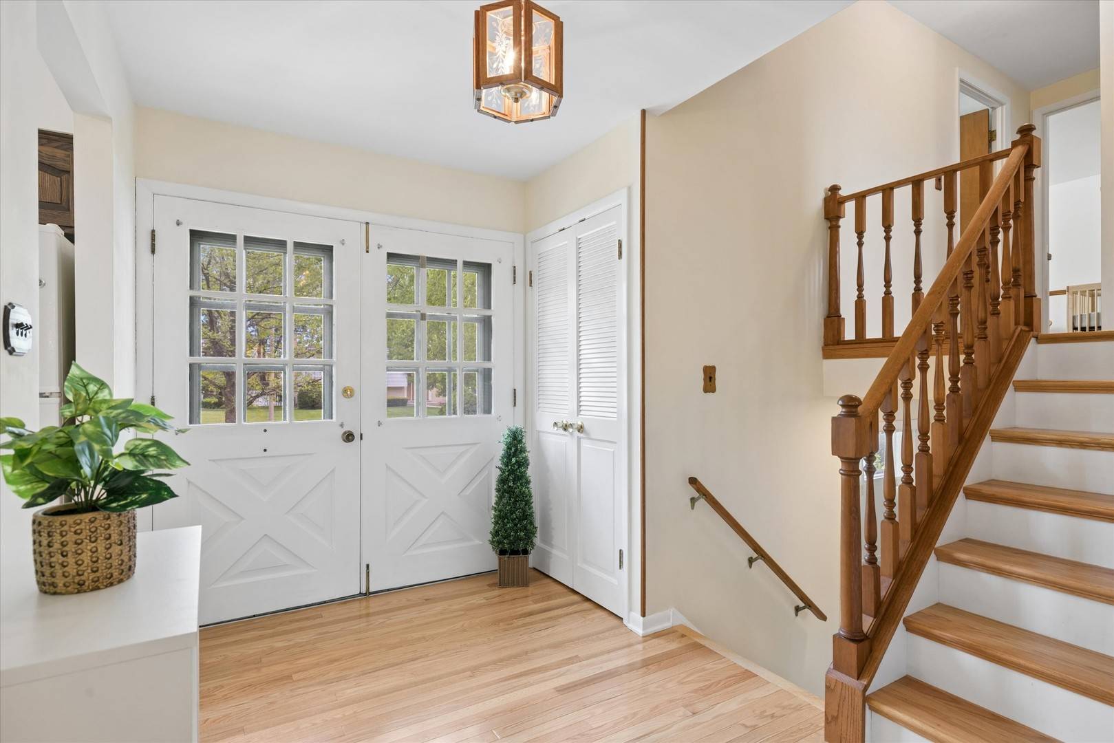 2406 N Lafayette ST, Arlington Heights, IL 60004