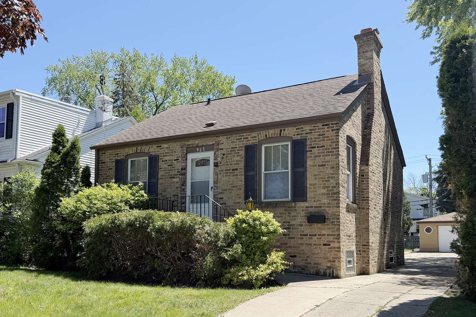 963 E Prairie ST, Des Plaines, IL 60016