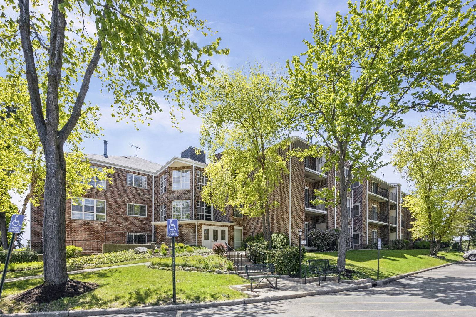 540 Biesterfield RD #B314, Elk Grove Village, IL 60007