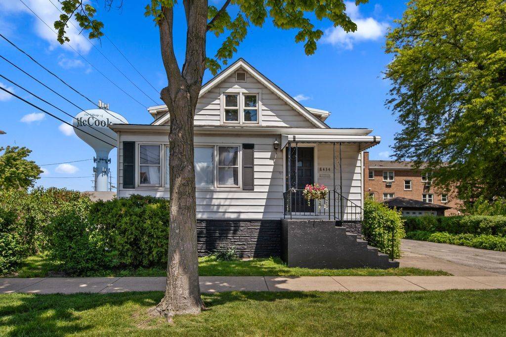 8434 W 50th ST, Mccook, IL 60525