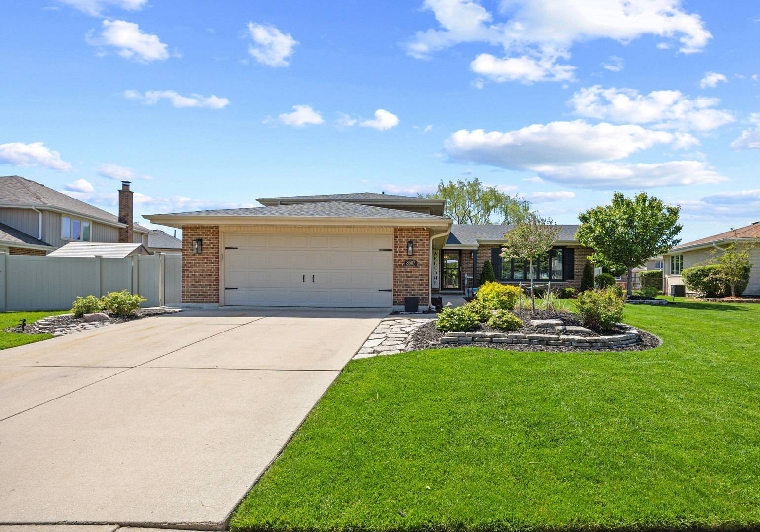 8607 Bethany LN, Tinley Park, IL 60487