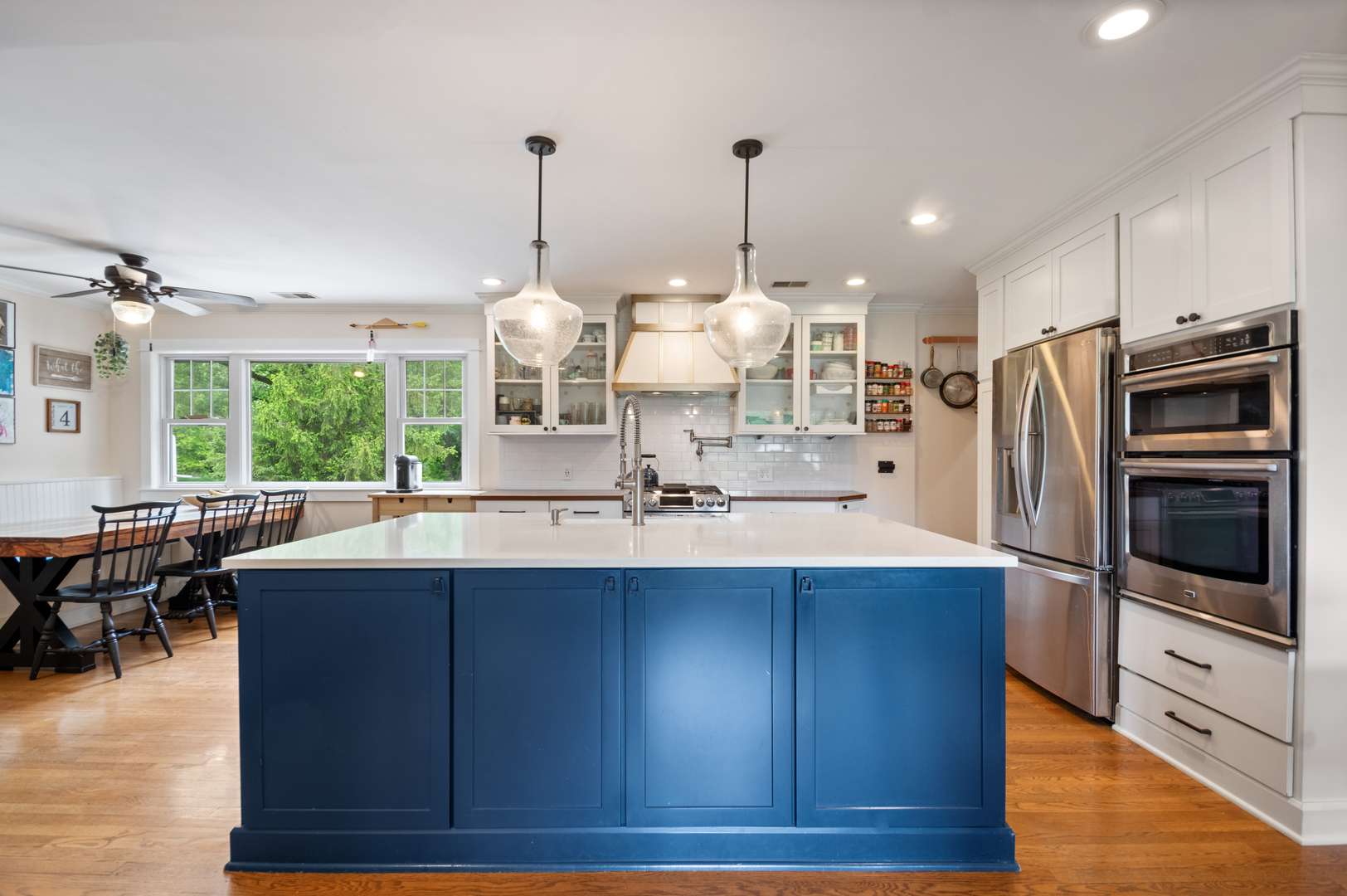 17W214 W Hillside LN, Willowbrook, IL 60527