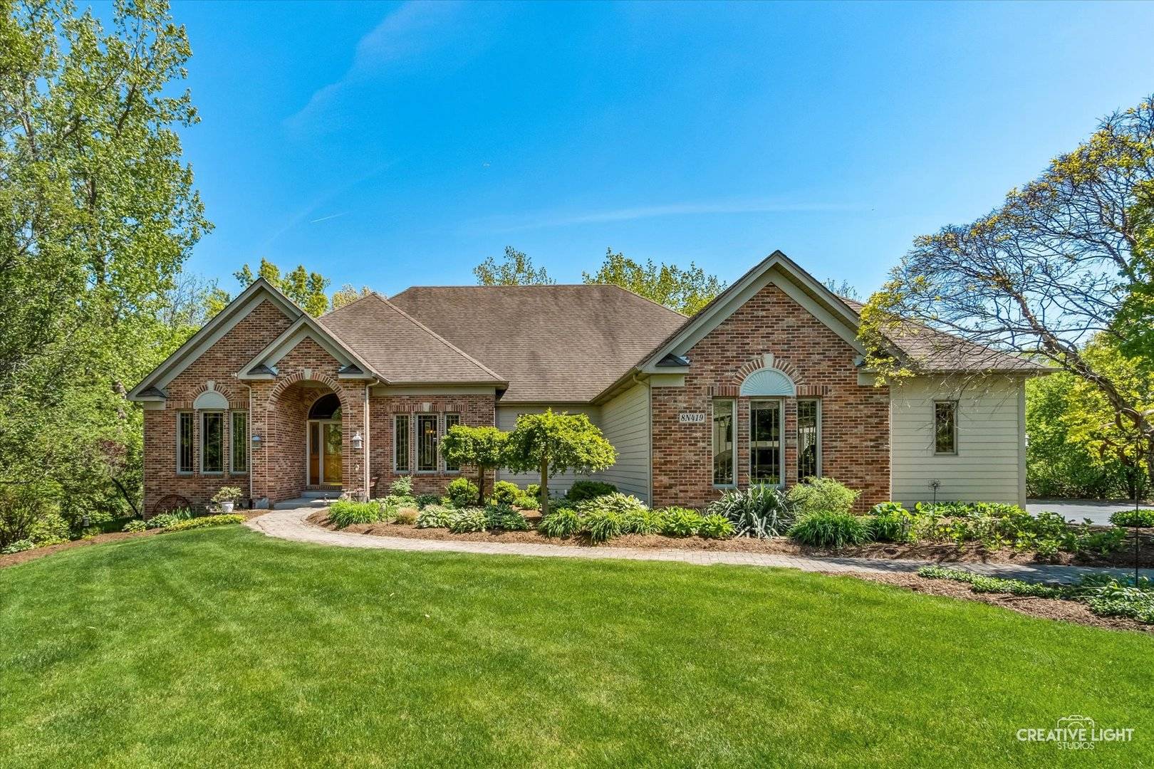 8N419 Sunny Hill CIR, Elgin, IL 60124