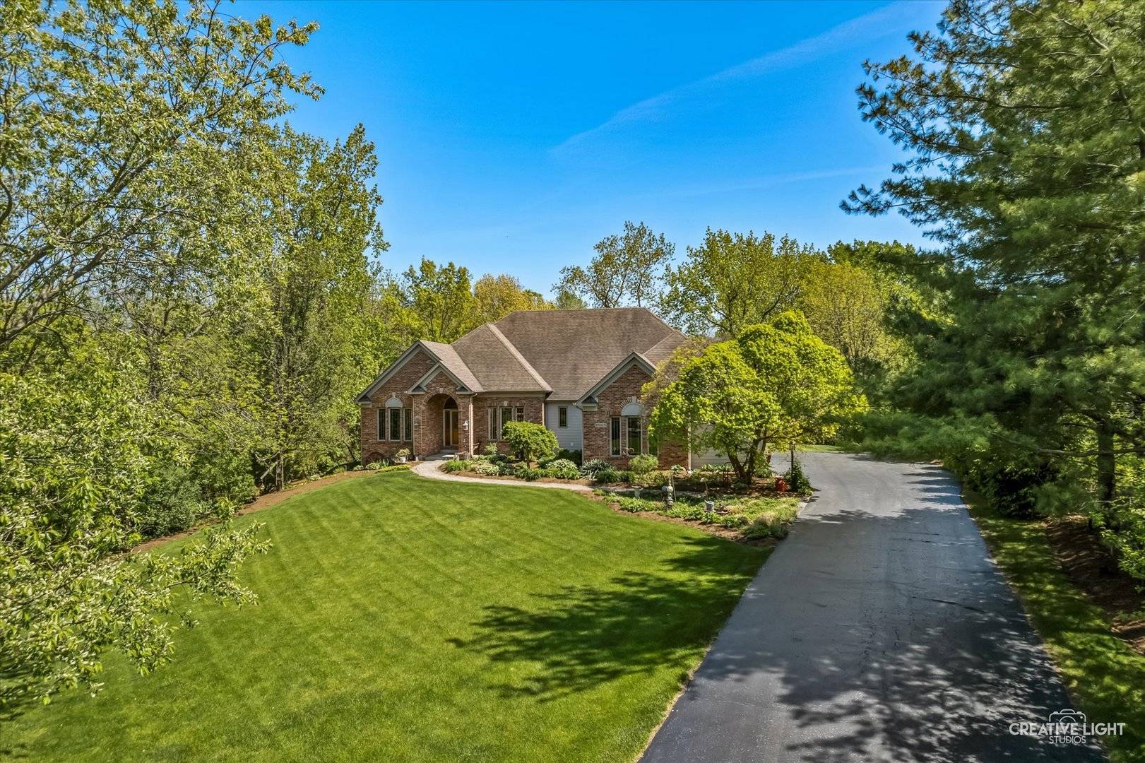 8N419 Sunny Hill CIR, Elgin, IL 60124