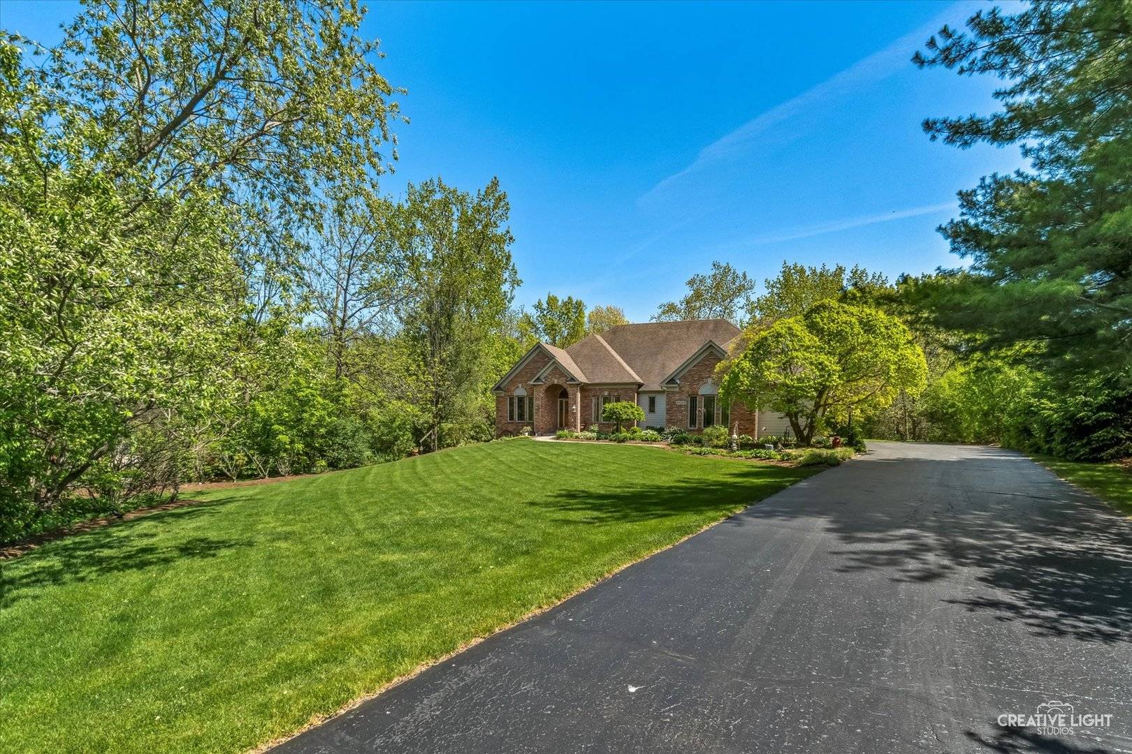 8N419 Sunny Hill CIR, Elgin, IL 60124