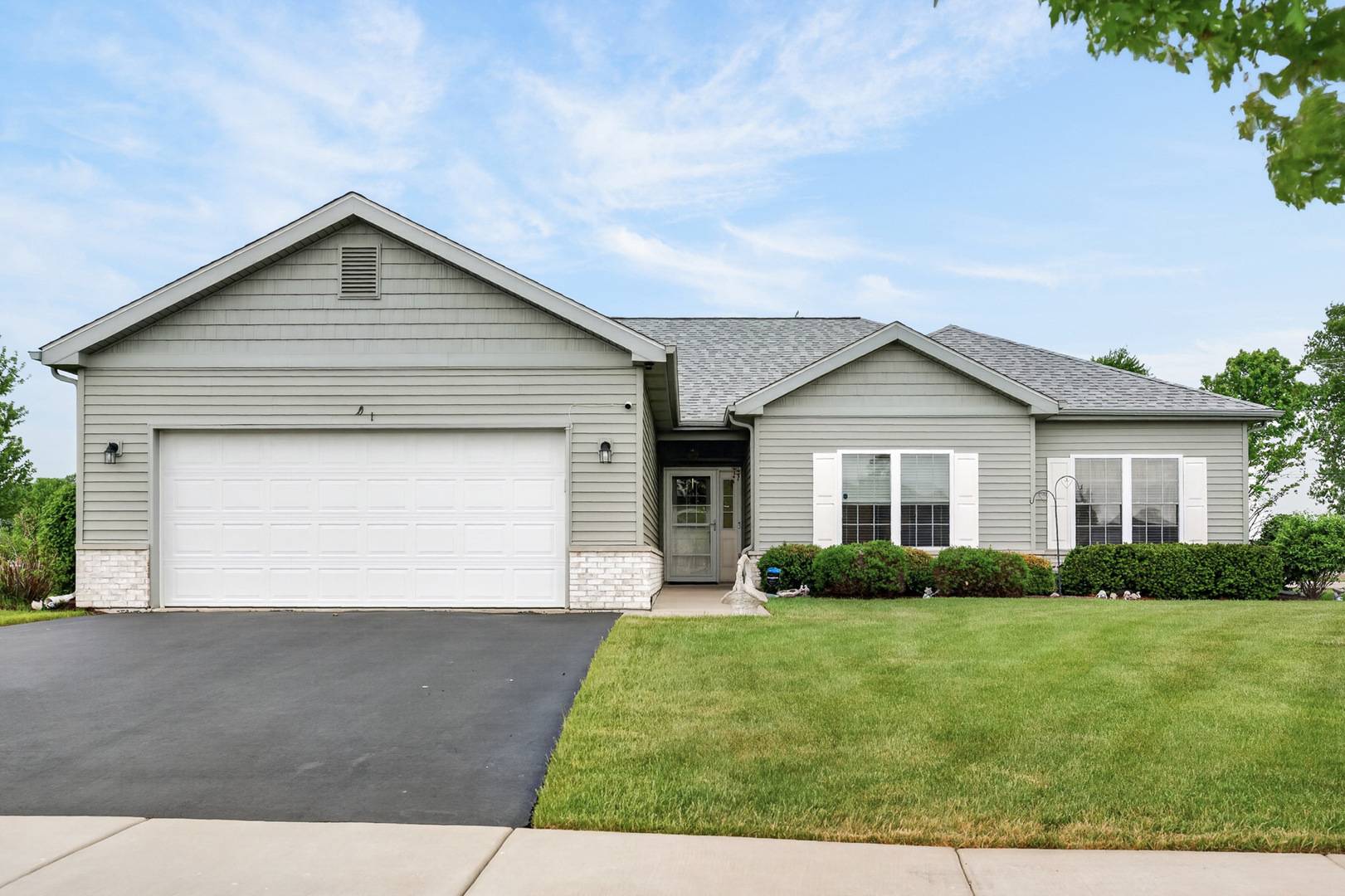 1001 Madison AVE, Mchenry, IL 60050