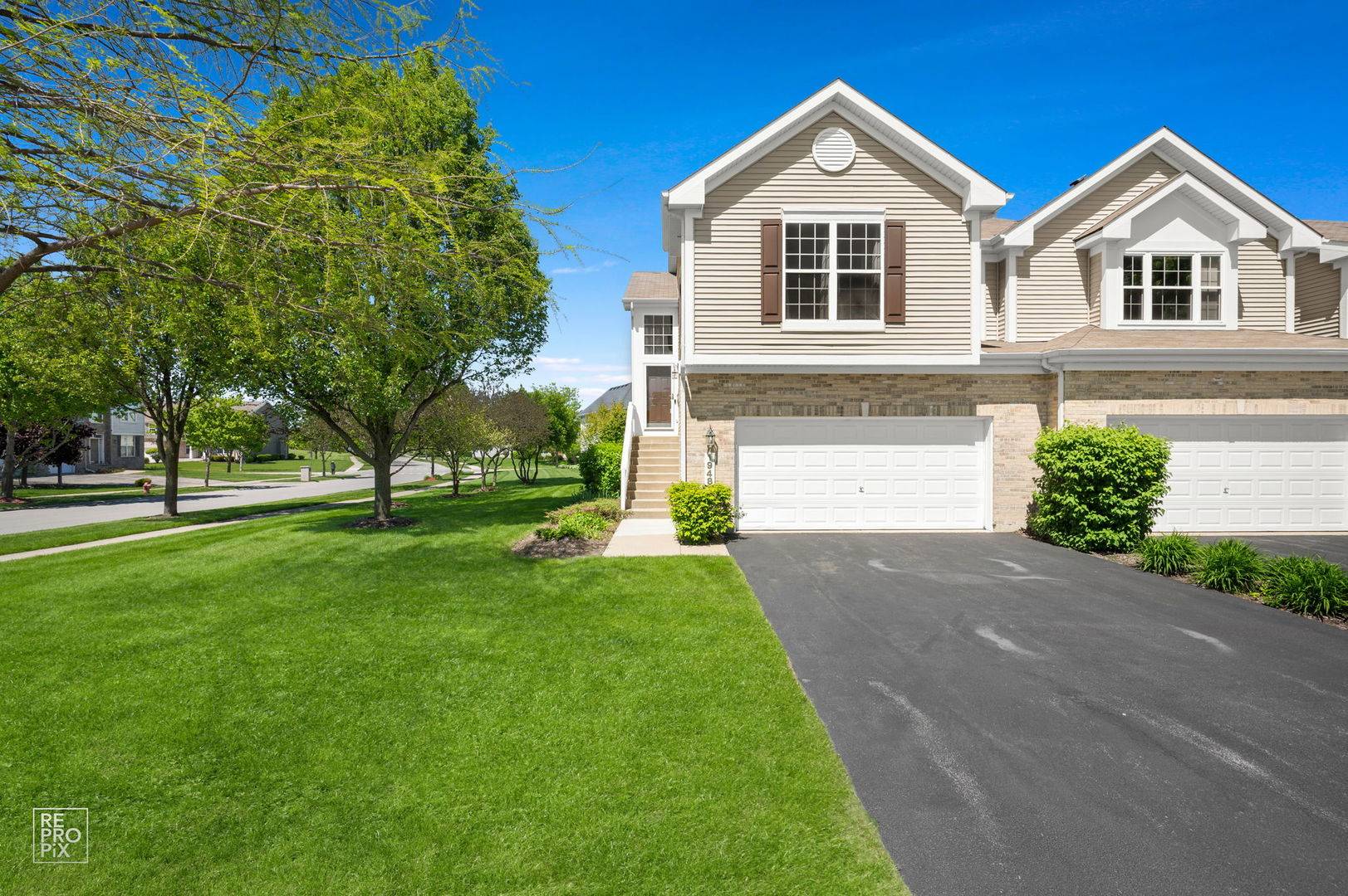1948 Sundrop CT, Bartlett, IL 60103