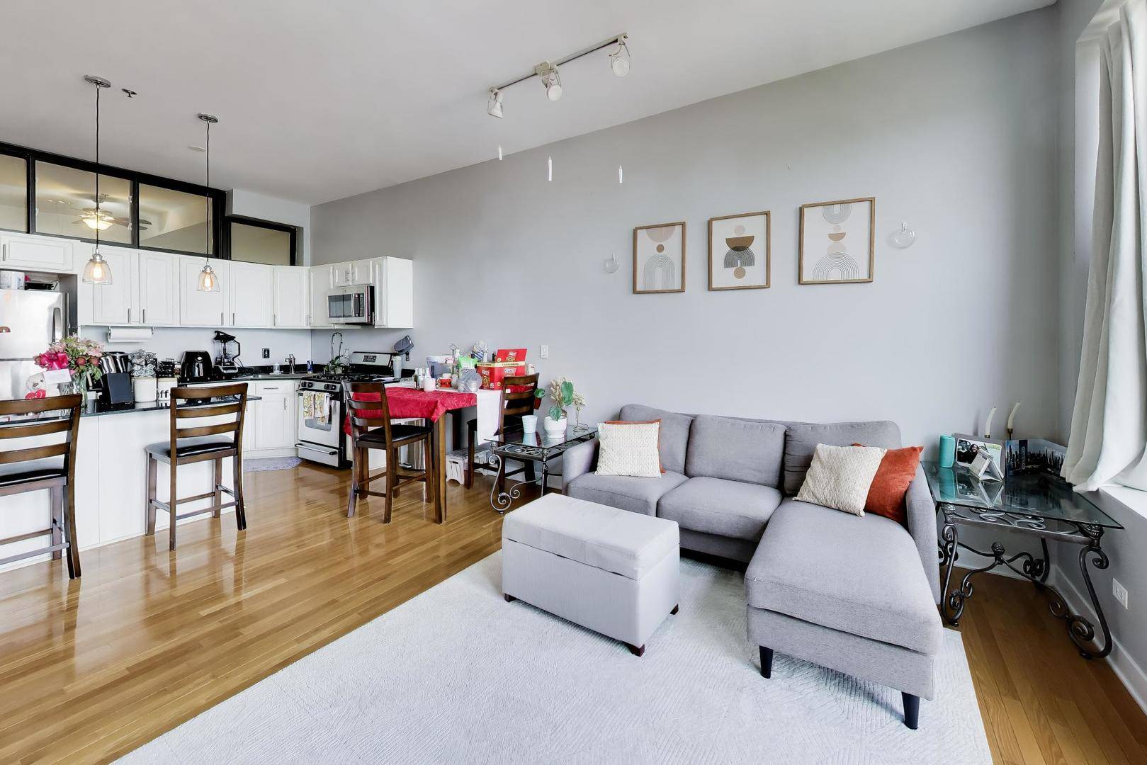 1 S Leavitt ST #403, Chicago, IL 60612