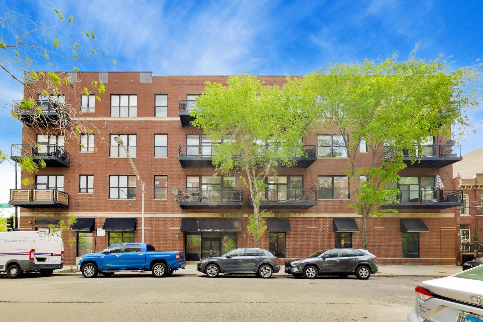 1 S Leavitt ST #403, Chicago, IL 60612