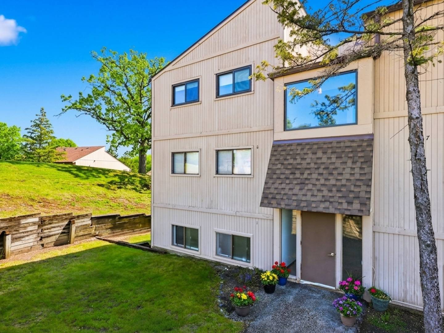 48 Oak Hill Colony #9, Fox Lake, IL 60020