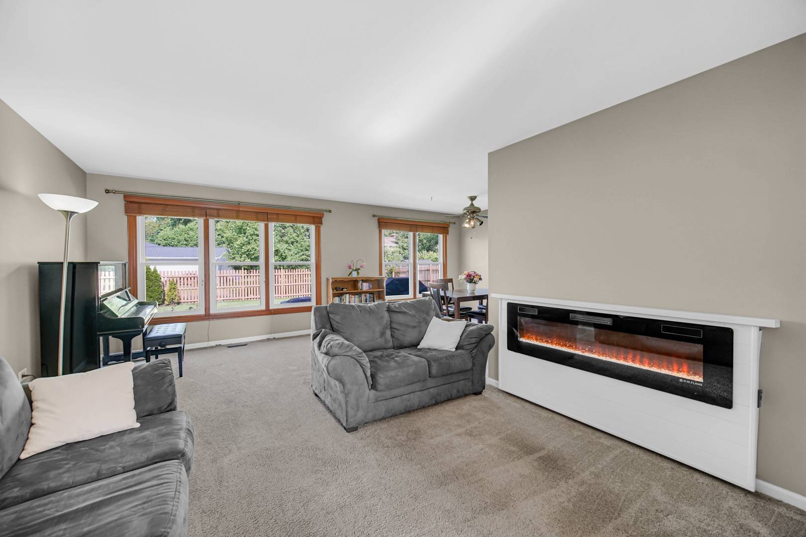 2300 Appleby DR, Wheaton, IL 60189
