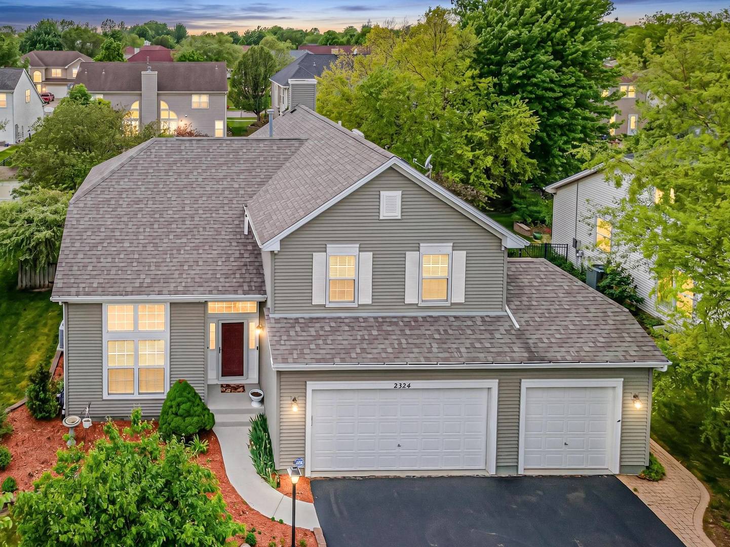 2324 Tracy LN, Algonquin, IL 60102
