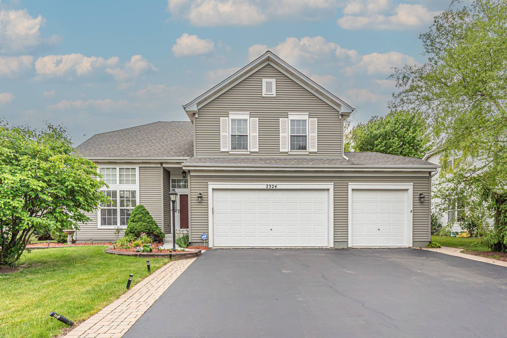2324 Tracy LN, Algonquin, IL 60102