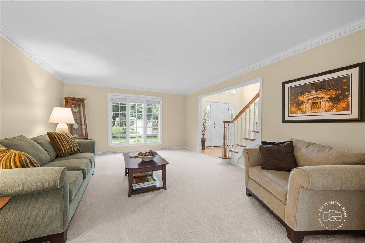 202 Windsor CIR, St. Charles, IL 60175
