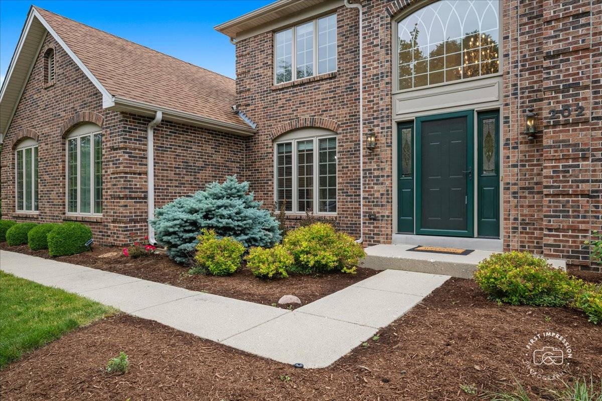 202 Windsor CIR, St. Charles, IL 60175