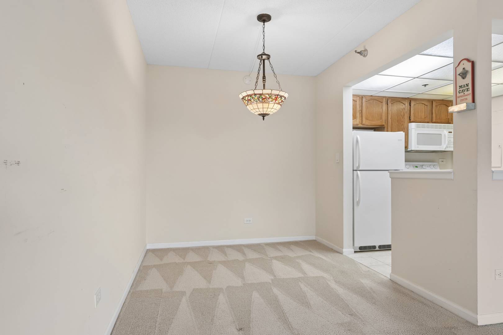 1 Bloomingdale PL #220, Bloomingdale, IL 60108