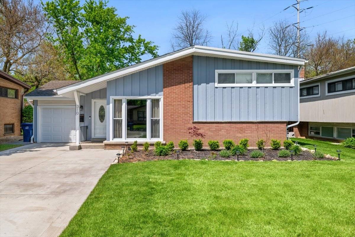 310 Chipili DR, Northbrook, IL 60062