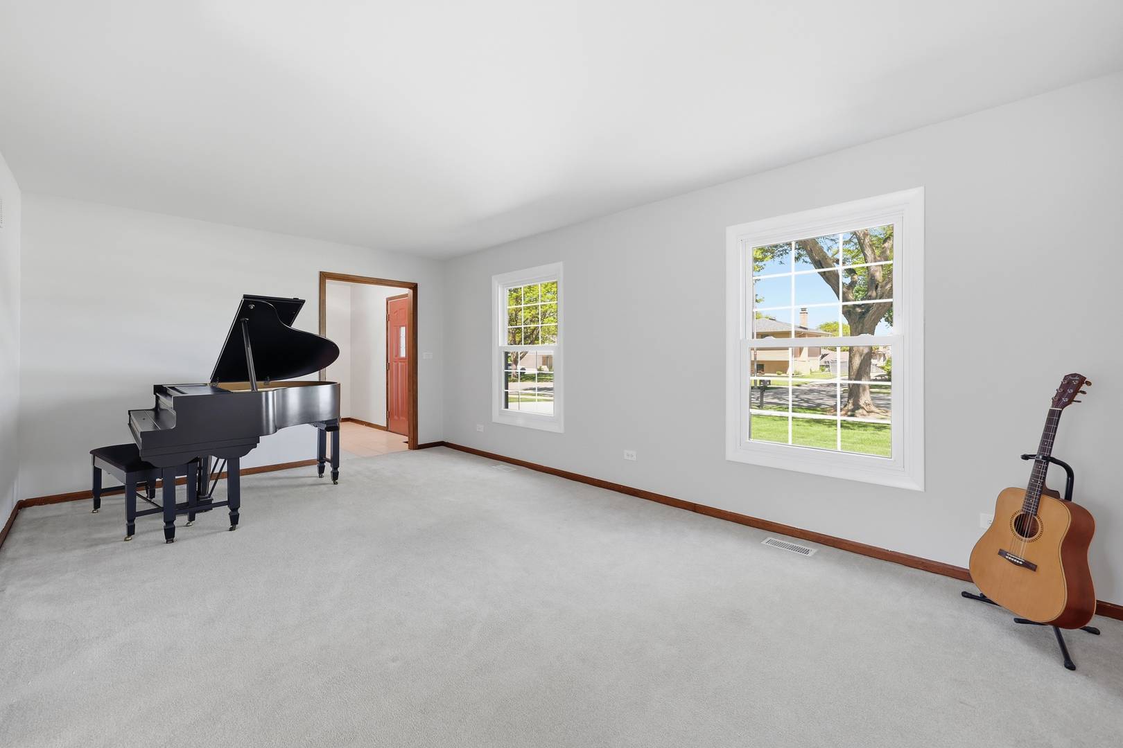 254 Woodville LN, Schaumburg, IL 60193