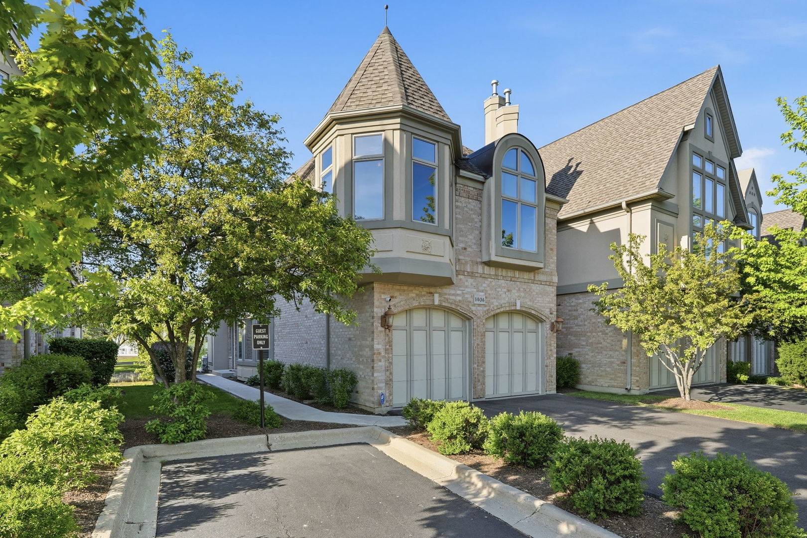 1406 W Rue Paris PL, Inverness, IL 60067