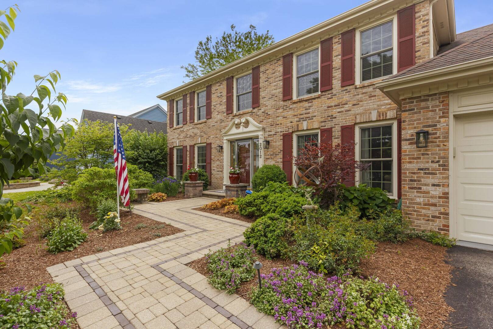 2012 Cromwell DR, Wheaton, IL 60189