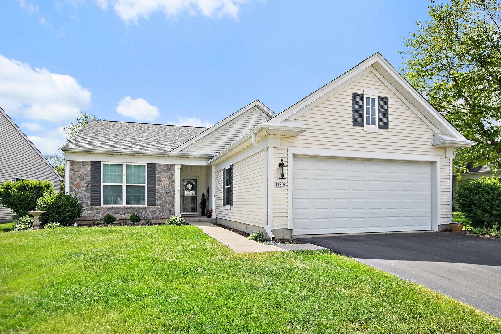 11806 Borhart DR, Huntley, IL 60142