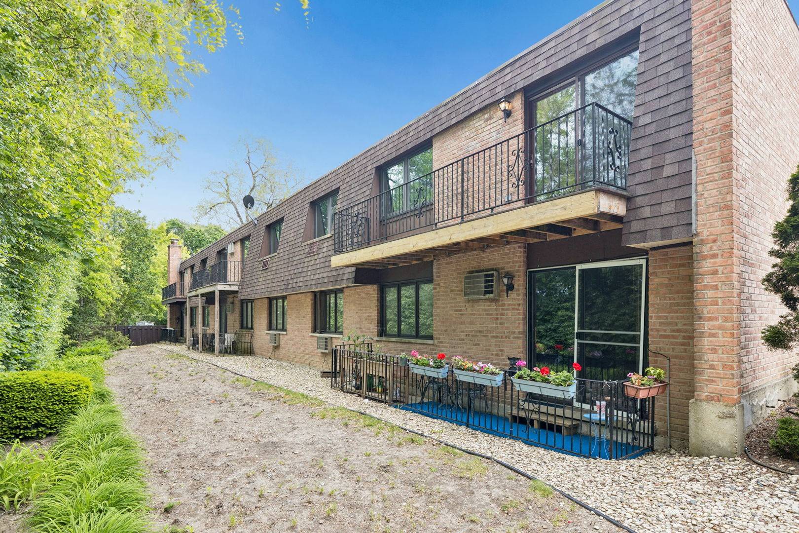 550 E Main ST #2A, Barrington, IL 60010