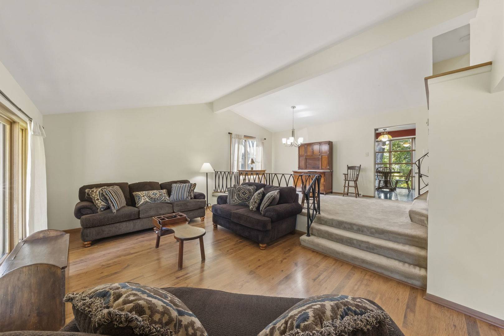 30 W Kathleen DR, Des Plaines, IL 60016