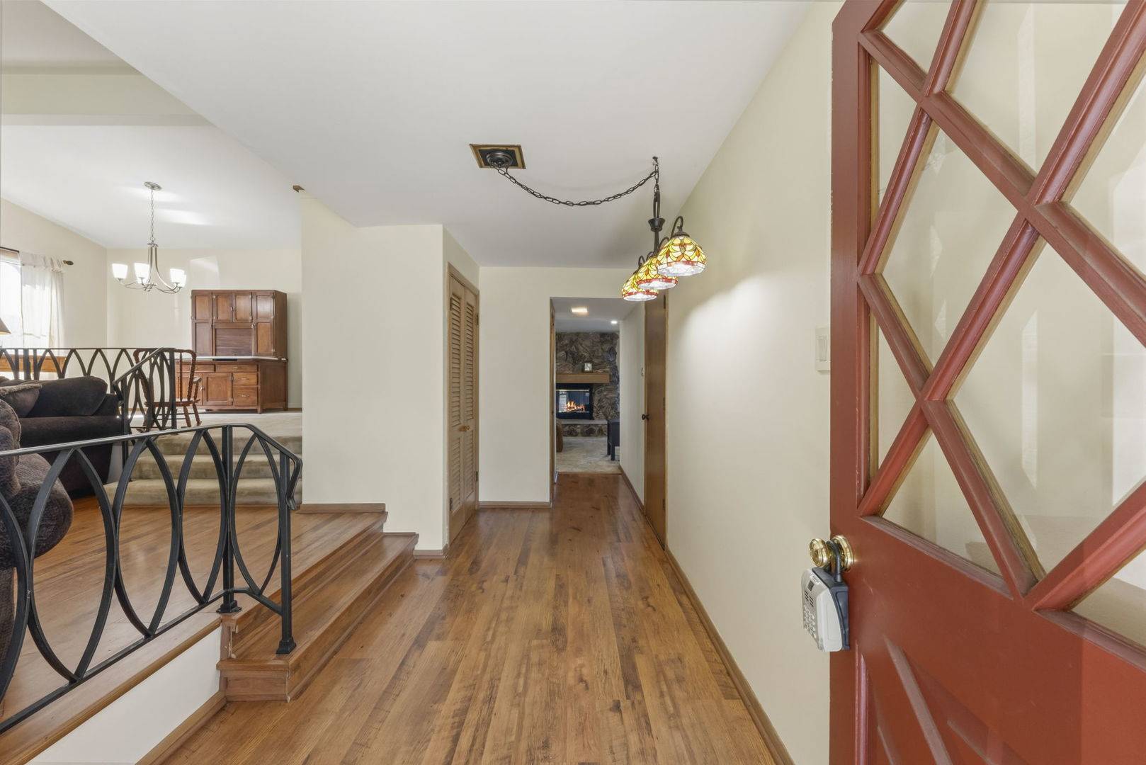 30 W Kathleen DR, Des Plaines, IL 60016