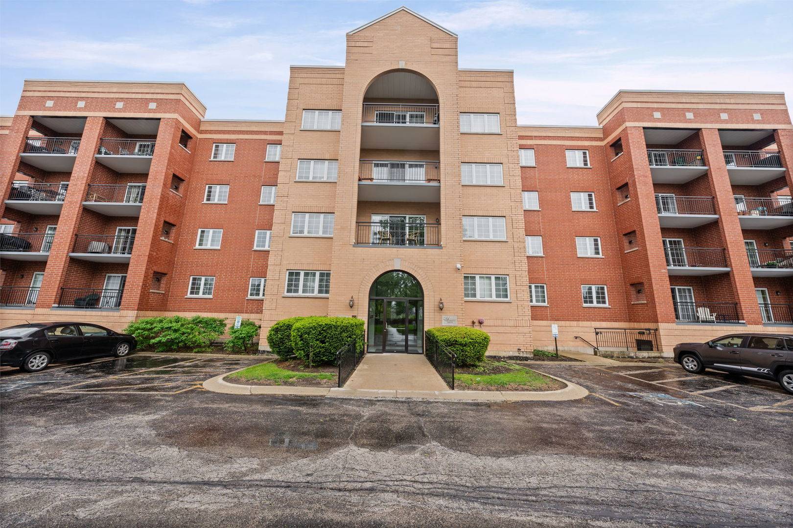59 S Hale ST #103, Palatine, IL 60067