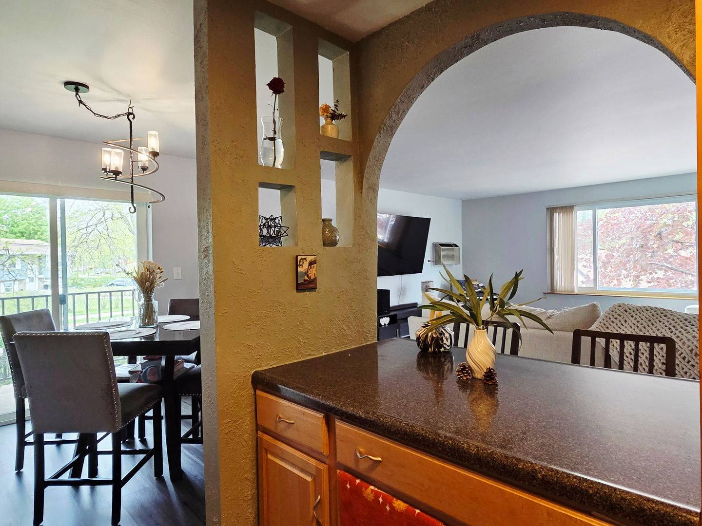 1217 S Old Wilke RD #201, Arlington Heights, IL 60005