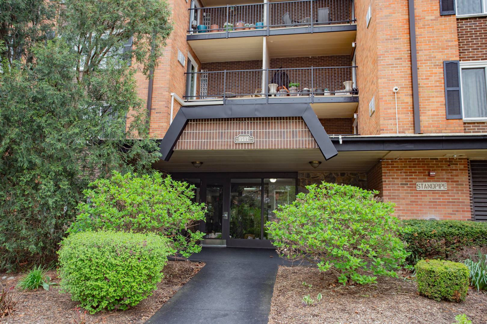1217 S Old Wilke RD #201, Arlington Heights, IL 60005