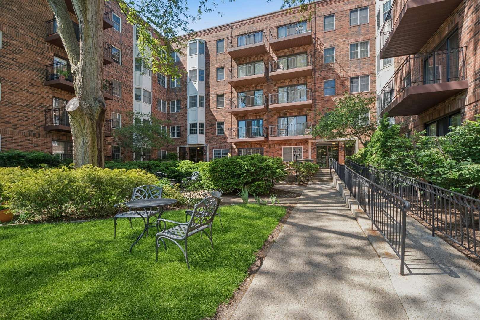 1501 Oak AVE #102, Evanston, IL 60201